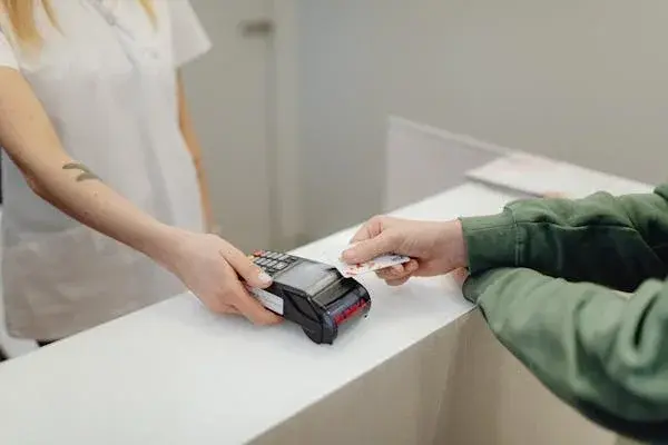 POS机费率0.38%和0.6%有啥区别？哪个更划算？