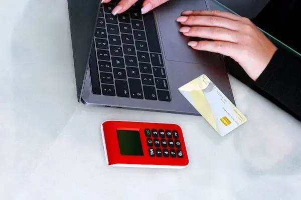 银盛支付POS机与银盛通POS机，免费领取POS机的条件差异